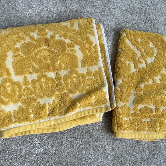 Anthropologie | Bath | Anthropologie Yellow Retro Floral Bath Towels ...